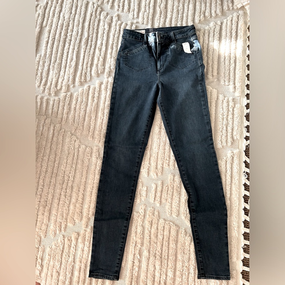 GAP Universal High Rise Jegging. 6L